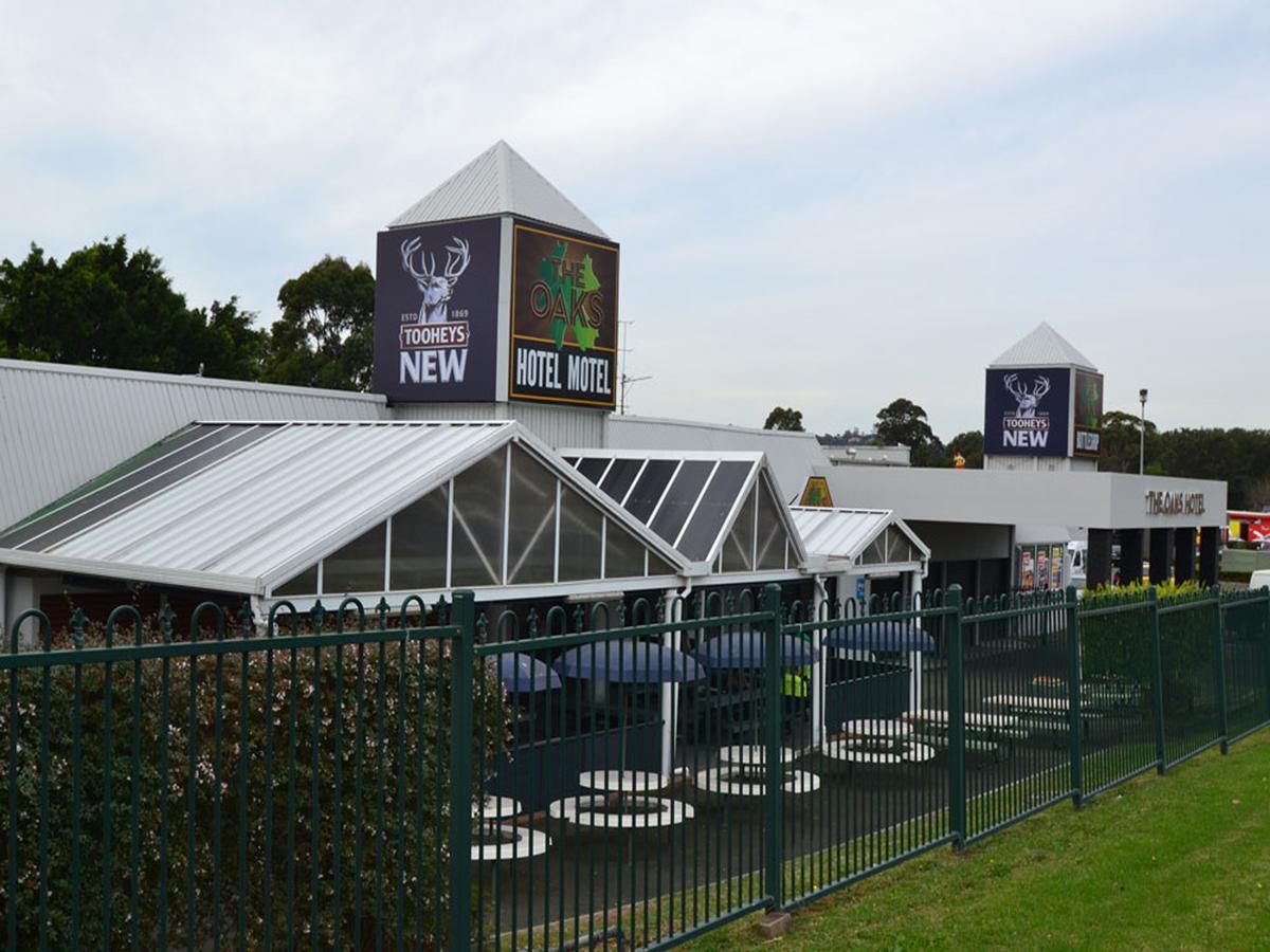 The Oaks Hotel Motel Albion Park Exteriör bild