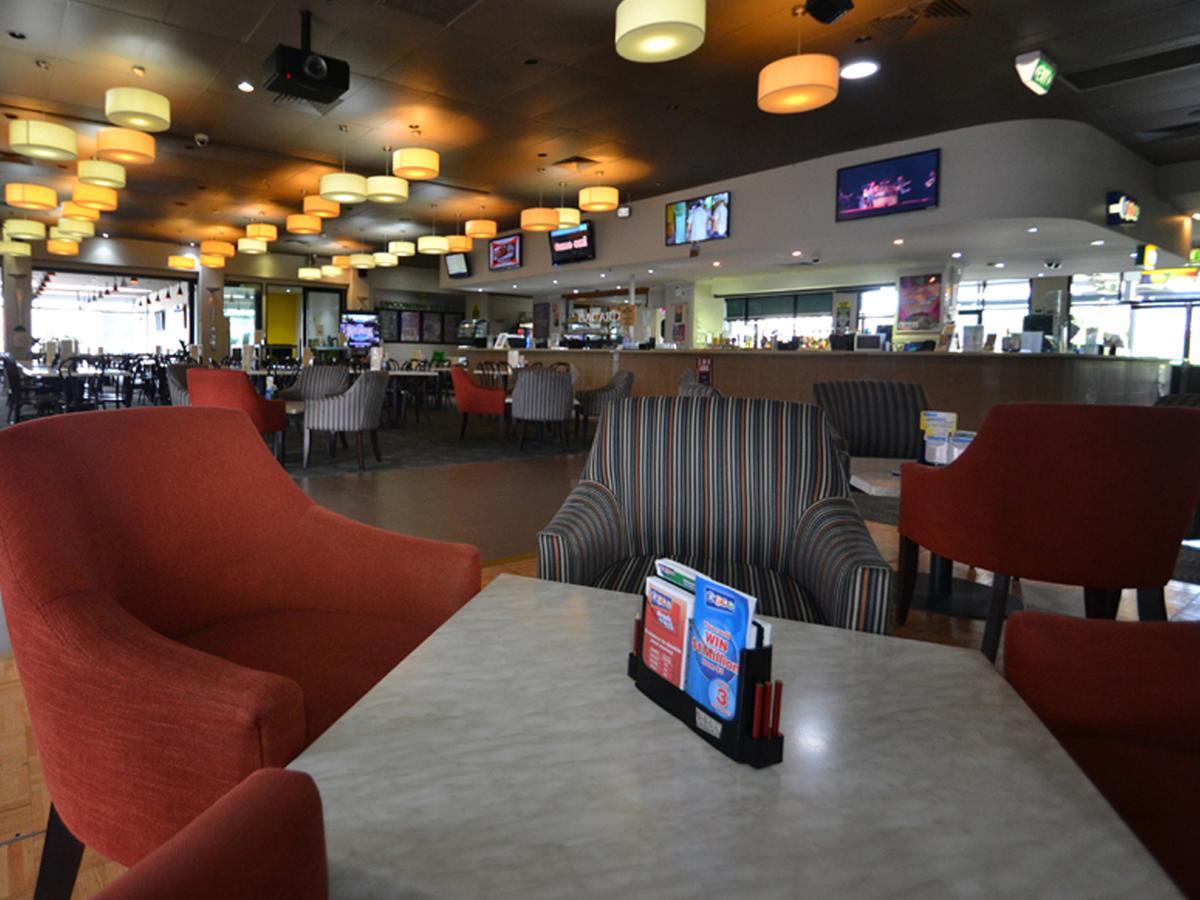 The Oaks Hotel Motel Albion Park Exteriör bild