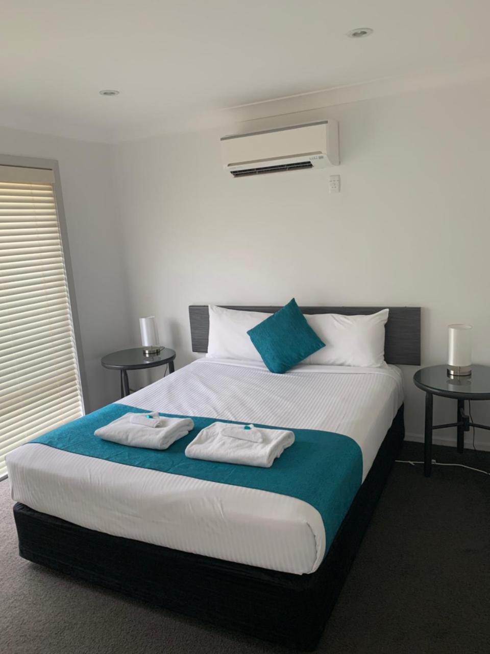 The Oaks Hotel Motel Albion Park Exteriör bild